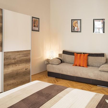 Modern Apartment Zlatnicka 8 Praha Bagian luar foto